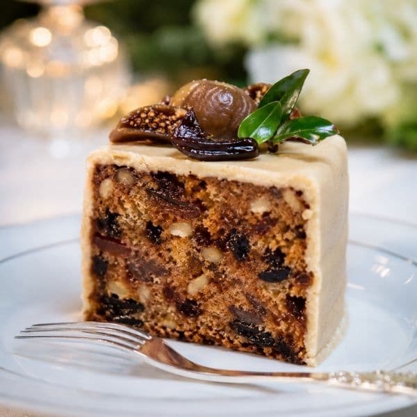 queque inglés con frutos secos Porciones de queque ingles gourmet artesanal con frutos secos cortado para catering